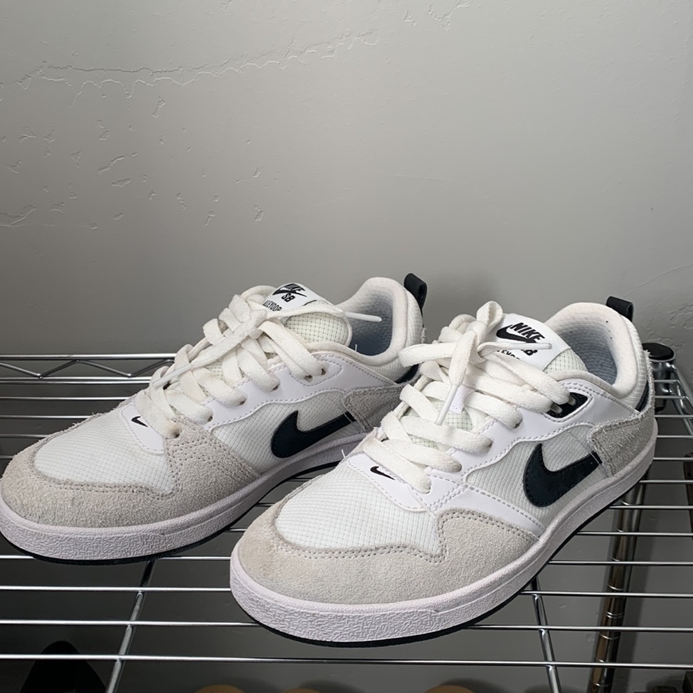 Nike SB Alleyoop Women’s Sneakers. Size 6.